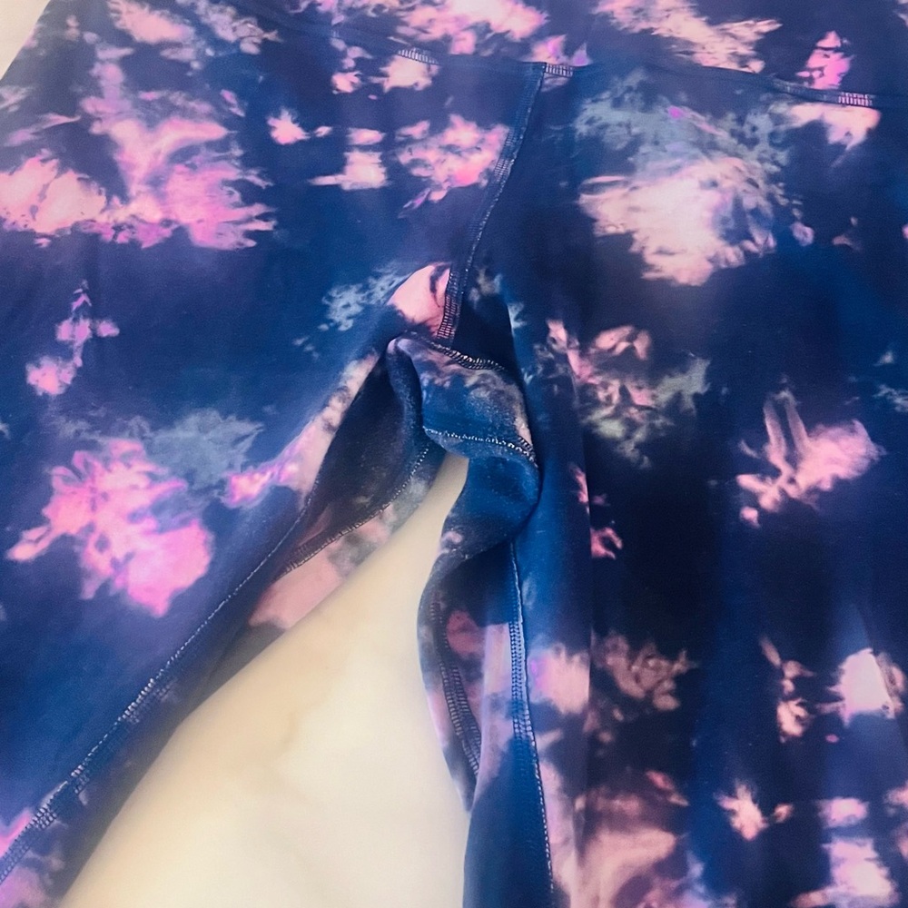 Lululemon Athletica Tie-Dye Leggings - high rise Align 10 - Picture 3 of 3